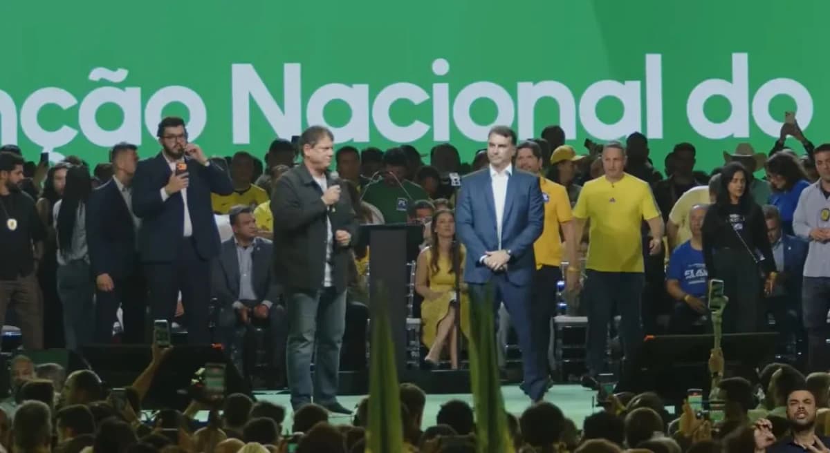 Tarcísio de Freitas e Flávio Bolsonaro no lançamento da candidatura à presidência da República pelo PL | Crédito: Foto: Reprodução/Youtube