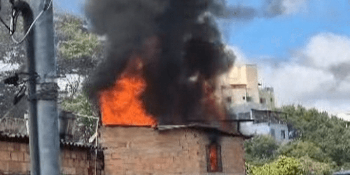 Incêndio destrói imóvel no bairro Salgado Filho, região Oeste de Belo Horizonte