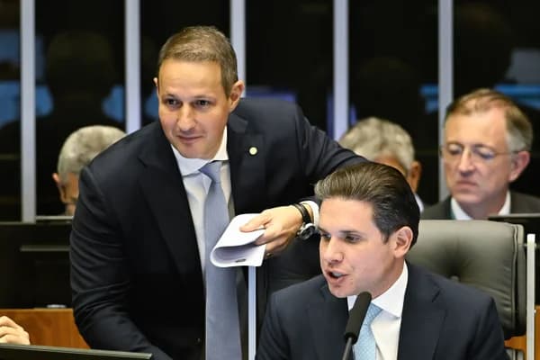 PL Antifação vai a votação na Câmara sob pressão por adiamento