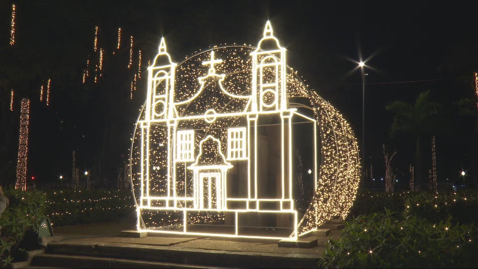 Praça da Liberdade inaugura luzes de Natal