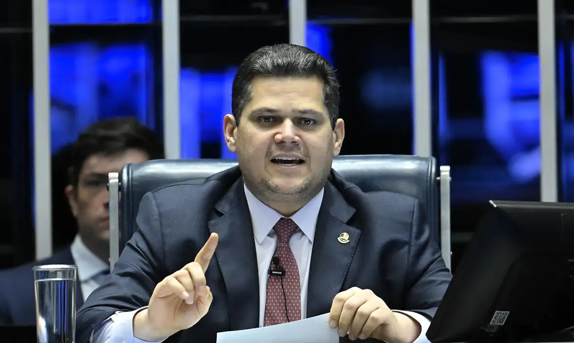 Alcolumbre cancela sabatina de Messias ao STF