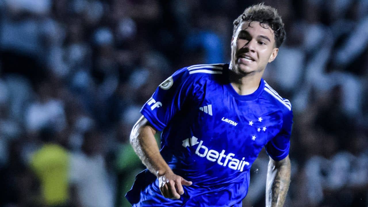 Arthur Viana avalia mercado e não deve seguir no Cruzeiro