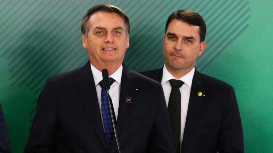 Bolsonaro confirma indicação de Flávio como pré-candidato à Presidência; veja carta