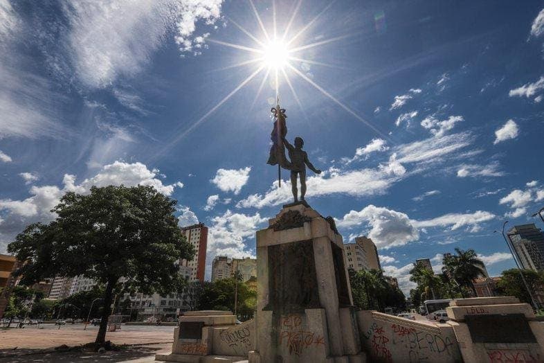 Calor intenso e chuva isolada marcam o início de semana em Belo Horizonte