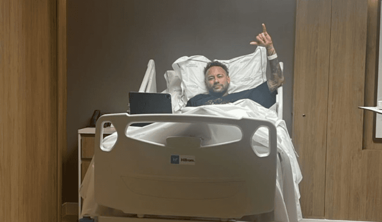 Neymar chega a Belo Horizonte para cirurgia no joelho esquerdo