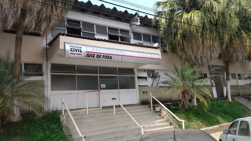 Briga entre presos deixa detento ferido em delegacia de Juiz de Fora