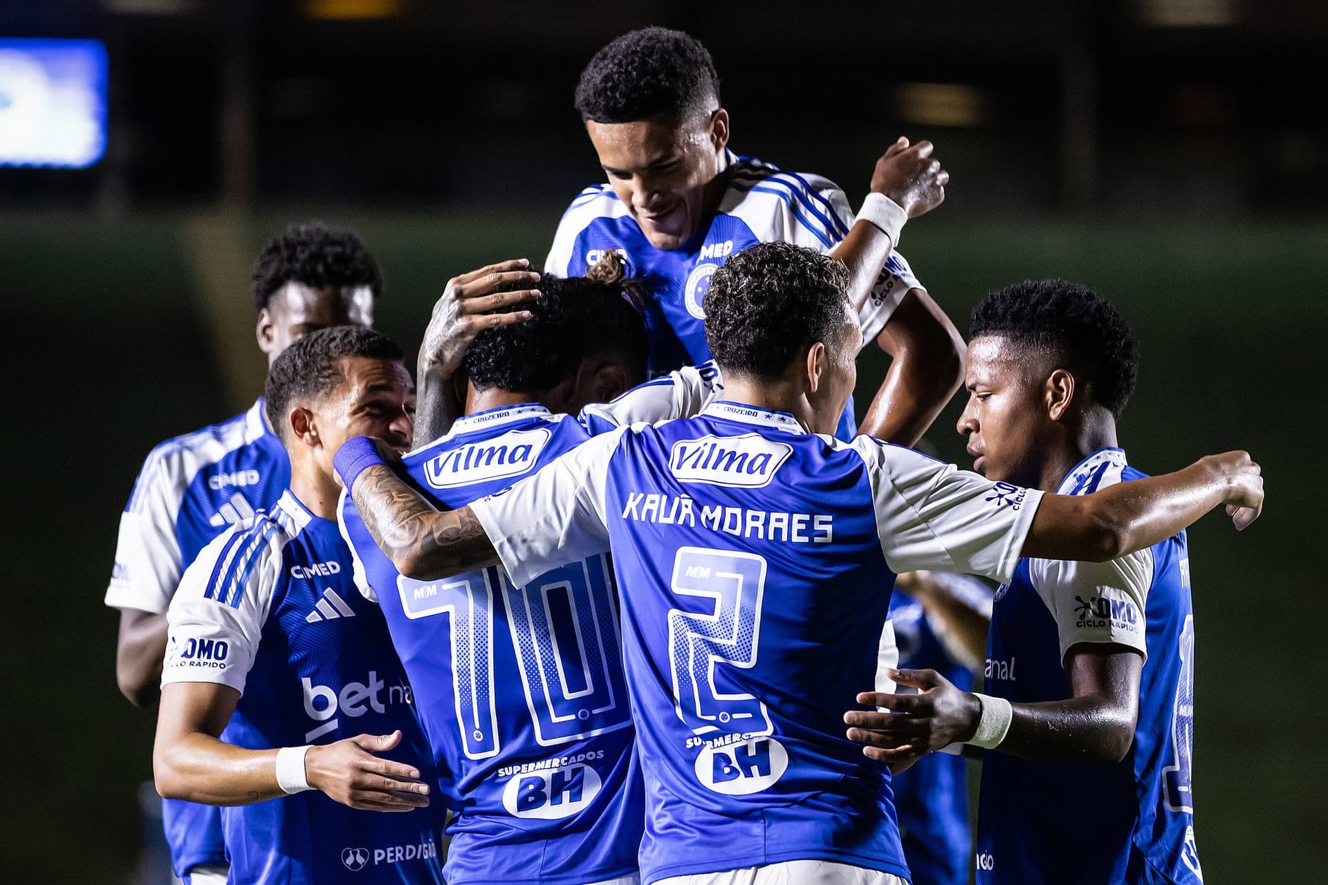 Cruzeiro vence a primeira no Mineiro e assume liderança de grupo