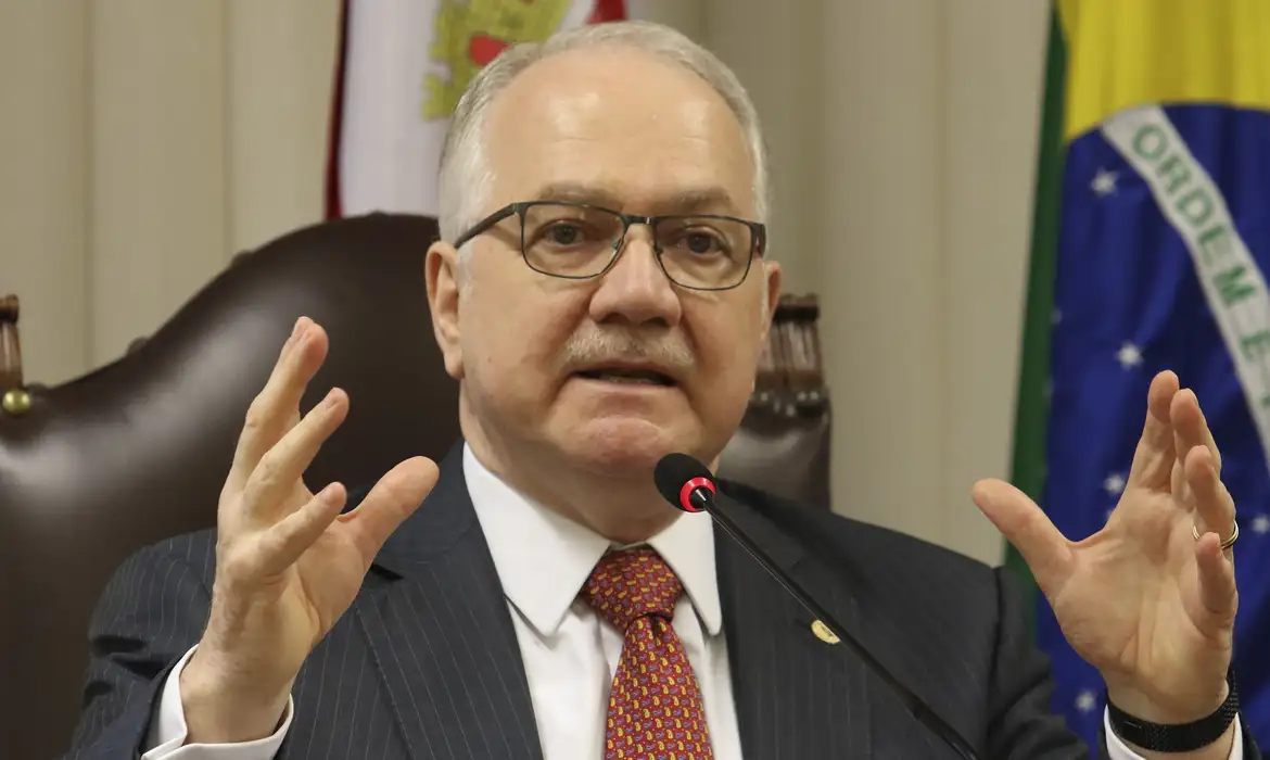 STF inicia debate sobre "cura gay" na psicologia