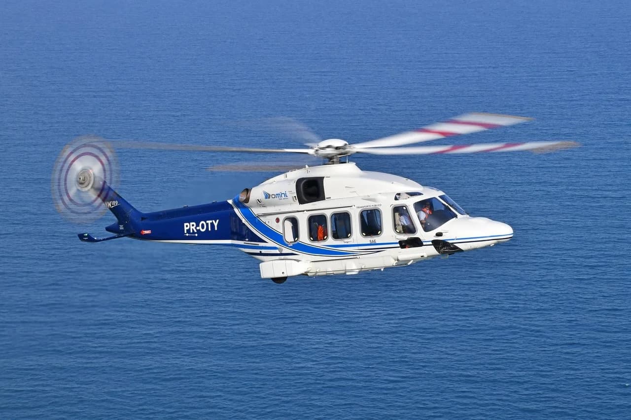 Helicóptero de táxi aéreo faz pouso forçado no mar de Cabo Frio