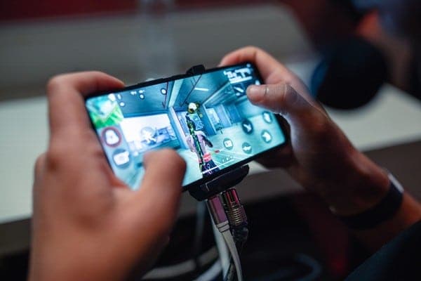 Justiça mantém banimento de jogadora do Free Fire por uso de software ilegal e nega indenização