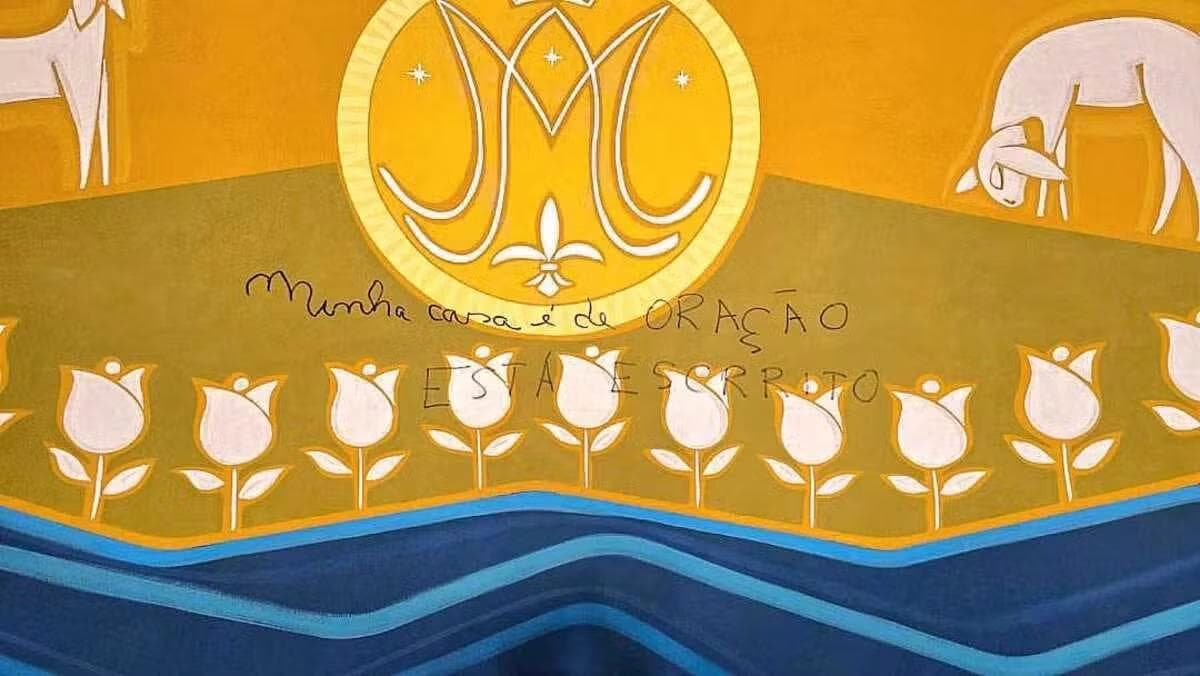 Mulher vandaliza obra sacra de igreja em Minas Gerais