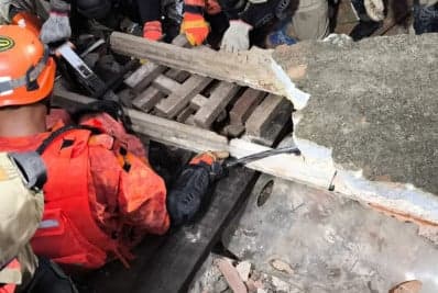 RJ: Menina de 11 anos e padrasto morrem após desabamento de casa em Duque de Caxias