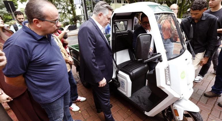 BH testa carrinhos elétricos para substituir carroças