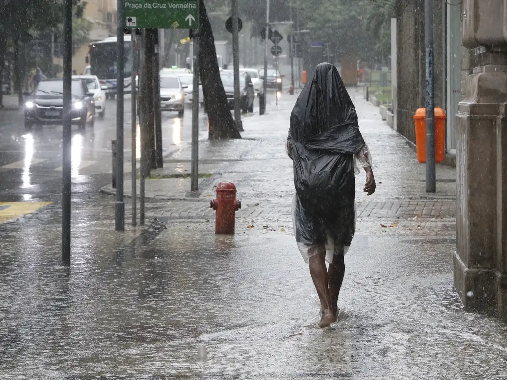 Chuva forte atinge Belo Horizonte na Quarta-Feira de Cinzas