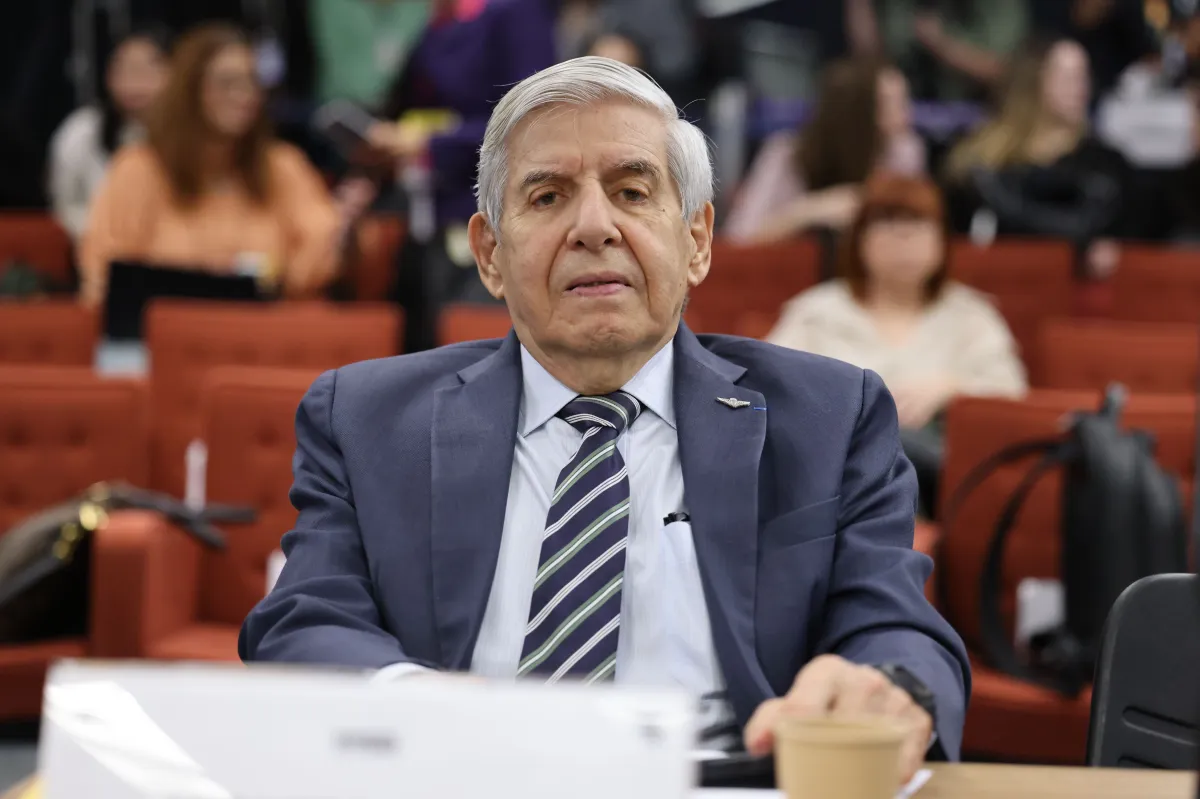 Defesa de Heleno contesta pedido de expulsão do Exército