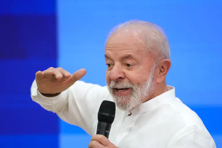 Freixo defende investimento em escolas de samba e diz que não há favorecimento para enredo de Lula