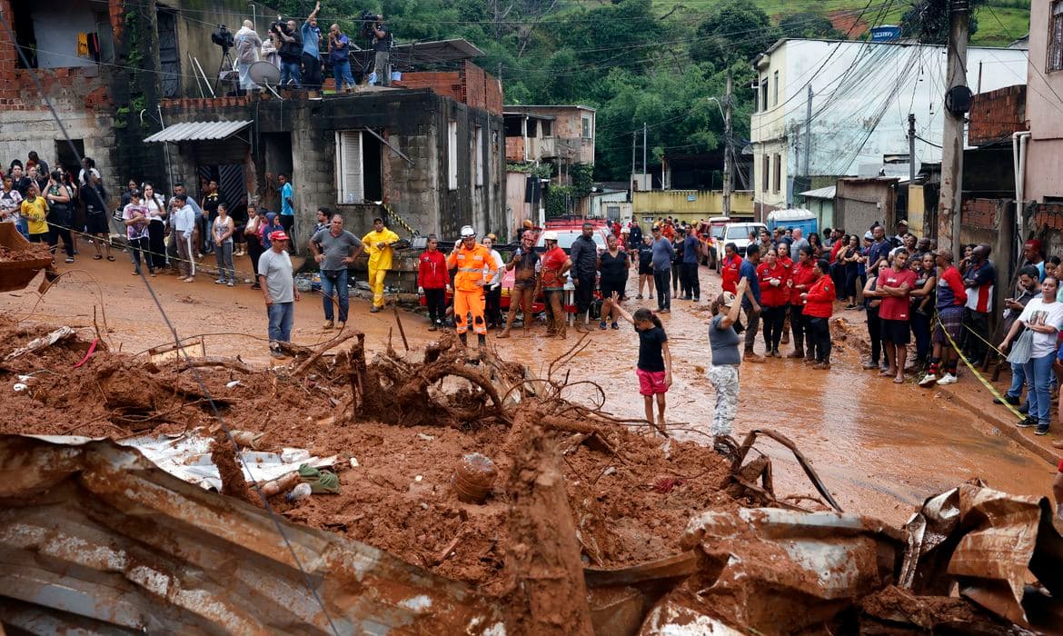 Juiz de Fora recebe apoio de voluntários após tragédia
