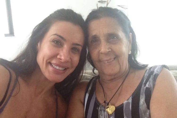 Mãe de Scheila Carvalho perde carretinha de churros durante enchente em Minas