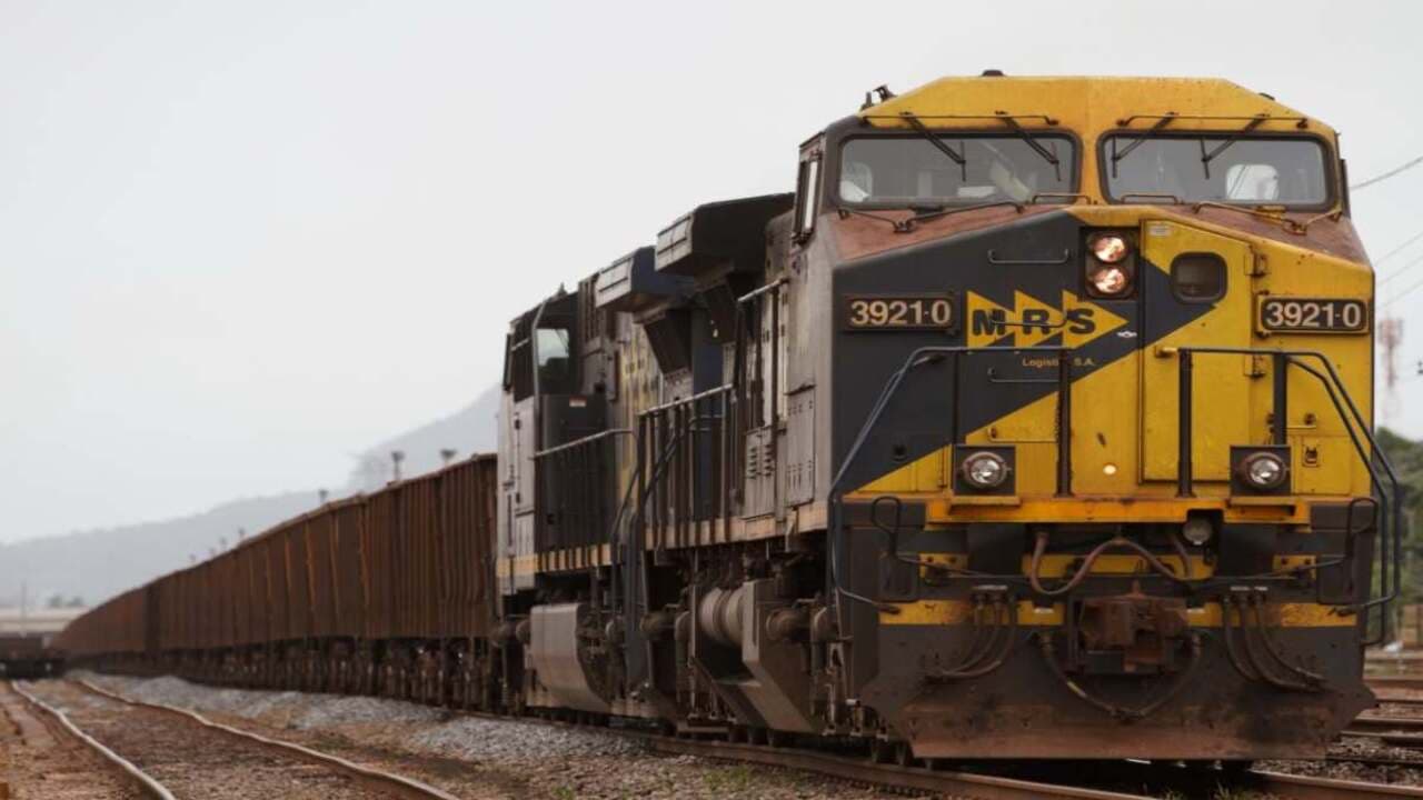 Mulher morre atropelada por trem no Centro de Juiz de Fora