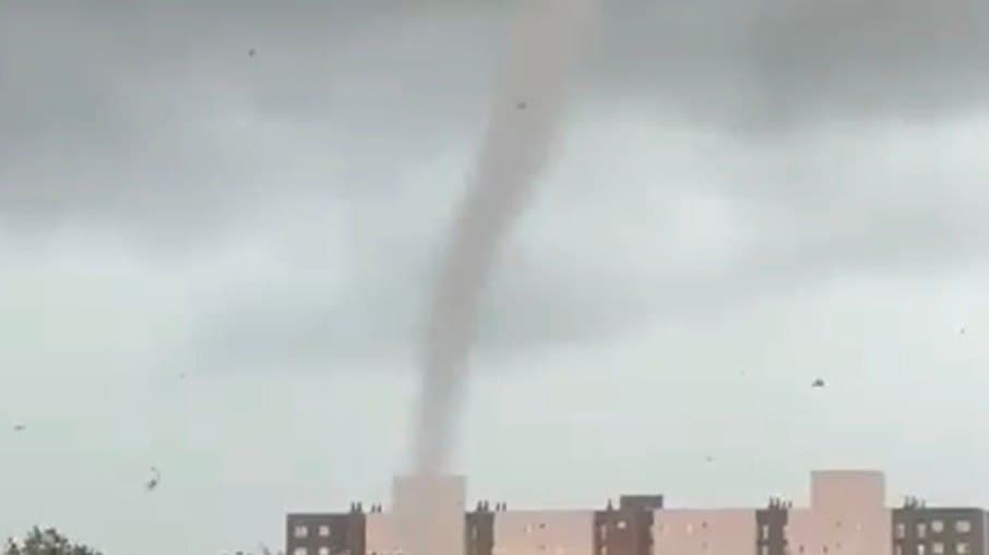 RS: Tornado atinge Pelotas e causa destruição
