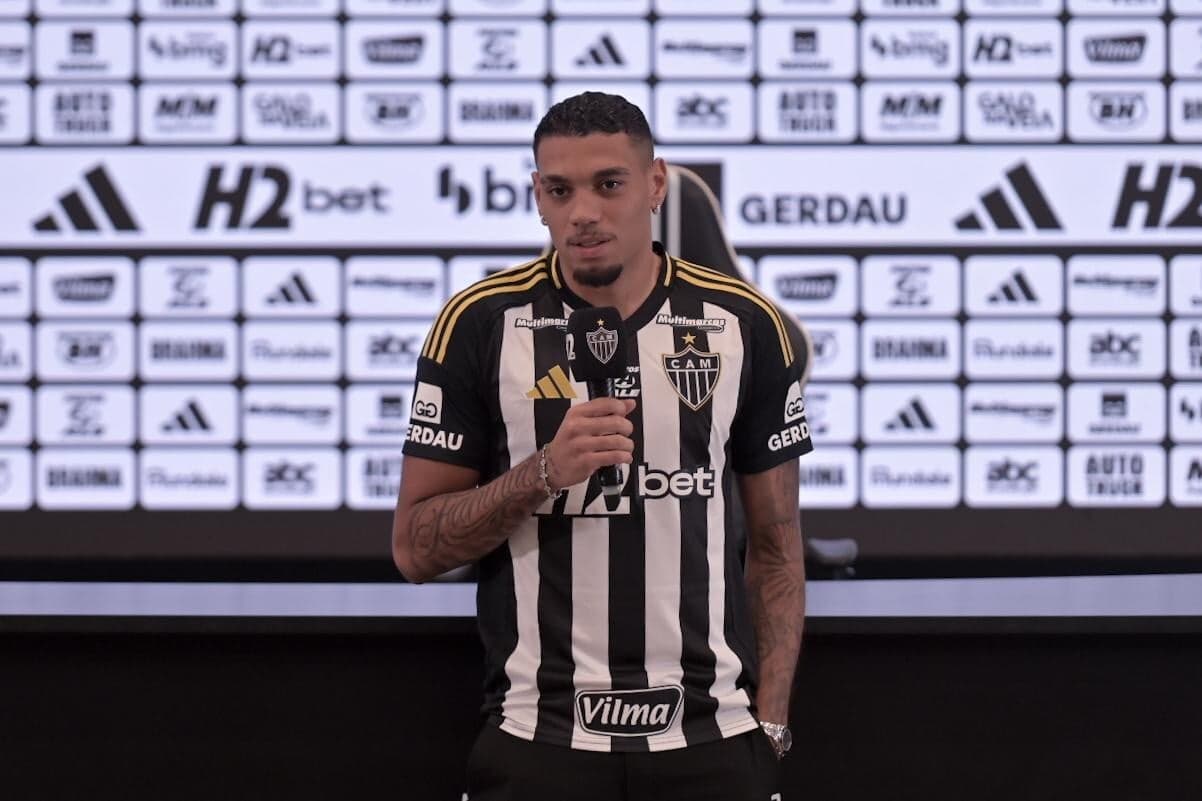 Ruan Tressoldi marca golaço e celebra momento no Galo