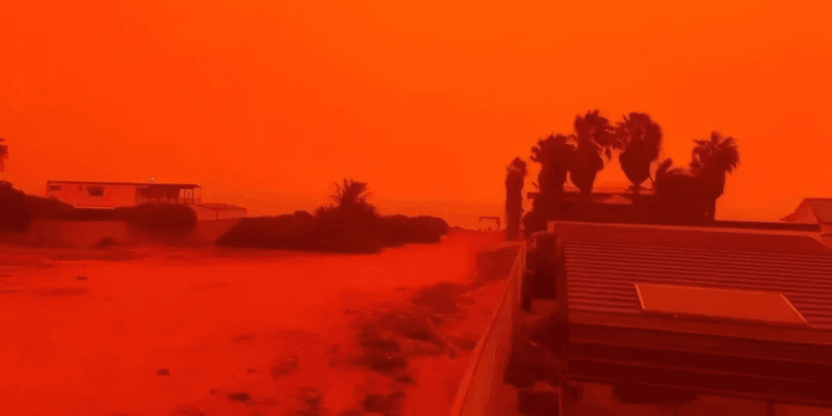 Ciclone Narelle deixa céu em 'vermelho sangue' na Austrália - Reprodução/X