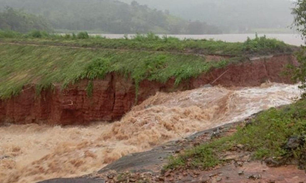 Chuvas no Norte de Minas deixam famílias desalojadas e mantêm alerta para risco em barragem