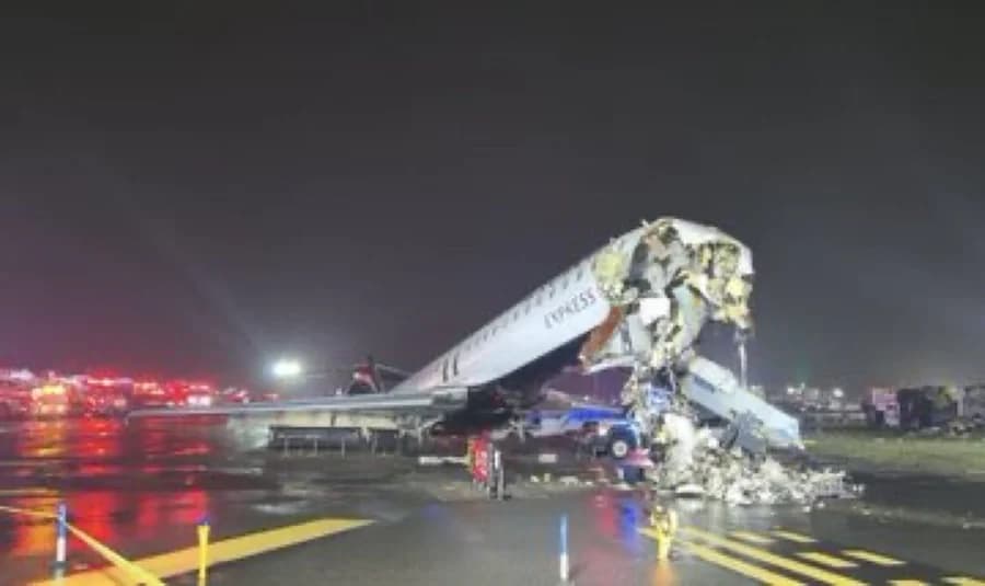 Controlador admite erro após colisão entre avião e caminhão de bombeiros em Nova York