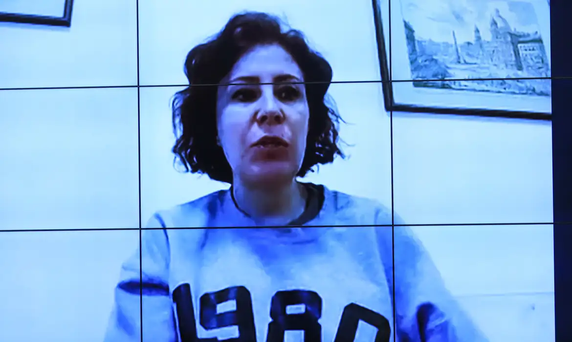 Defesa de Zambelli aposta em atraso na extradição e vê processo se estender até eleições