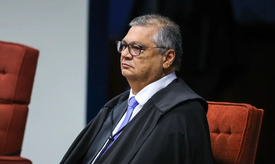 Dino acaba com a aposentadoria compulsória como punição a juízes