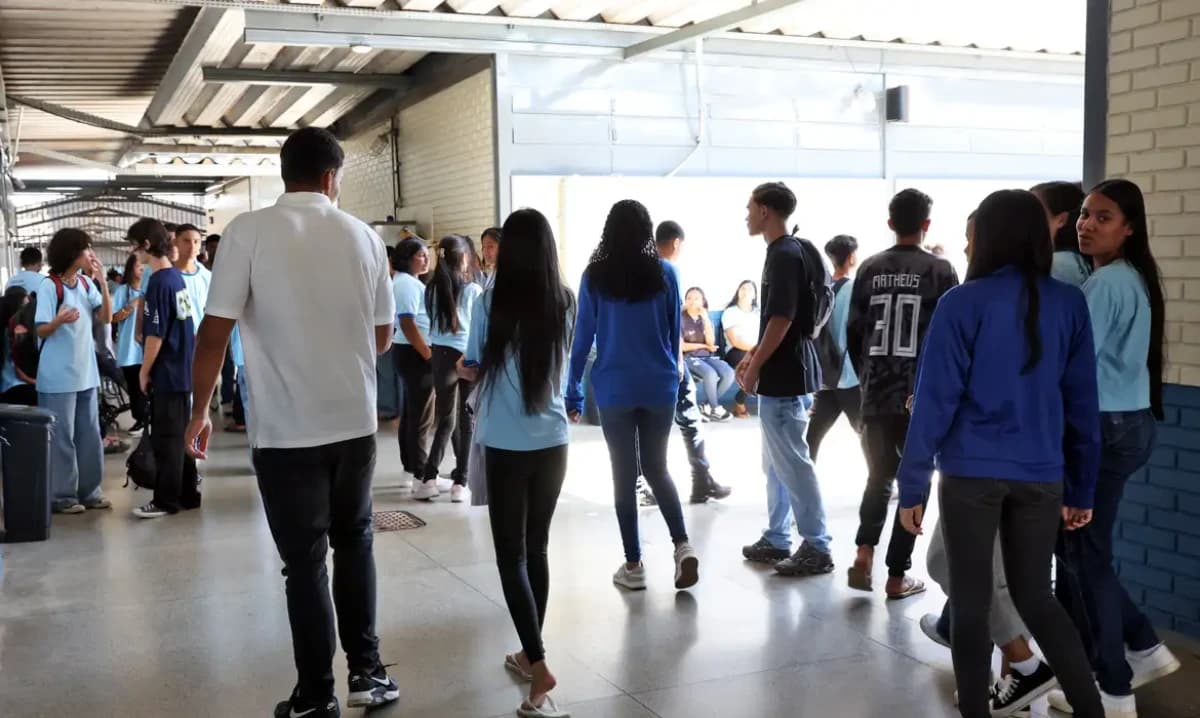 Alunos do programa federal Pé de Meia - Foto: Antônio Cruz / Agência Brasil