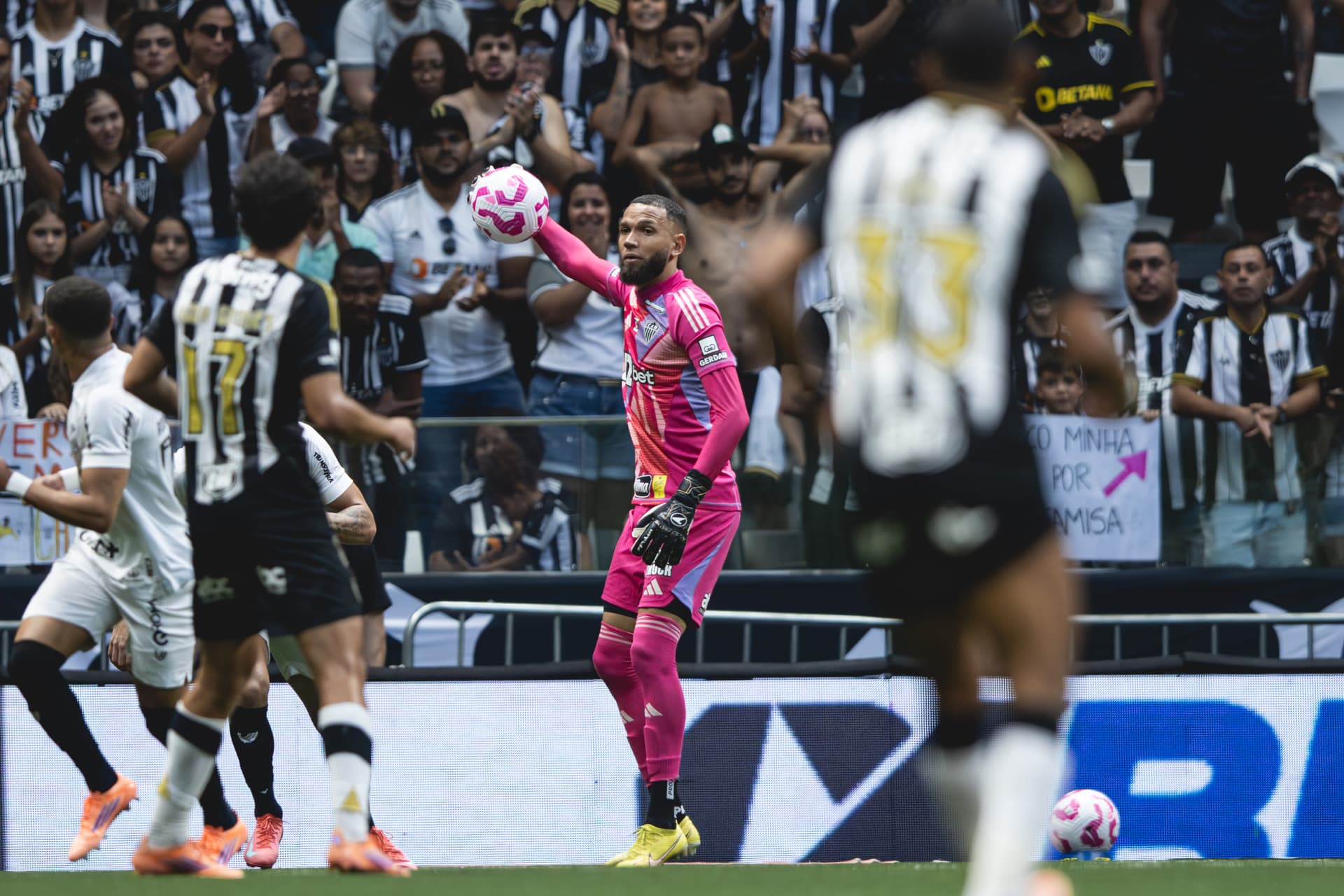 Everson se manifesta após briga no Mineirão