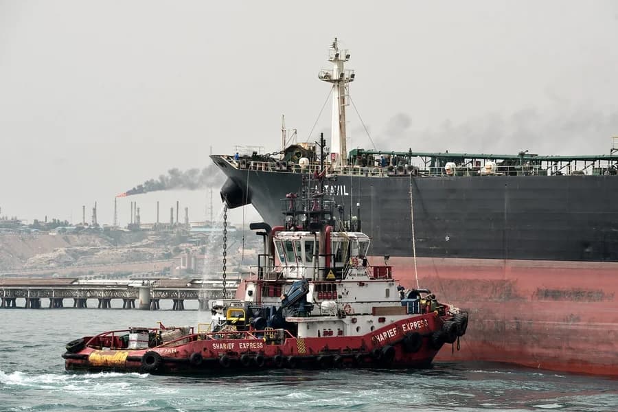 Operação marítima no Estreito de Ormuz - Foto: Getty Images