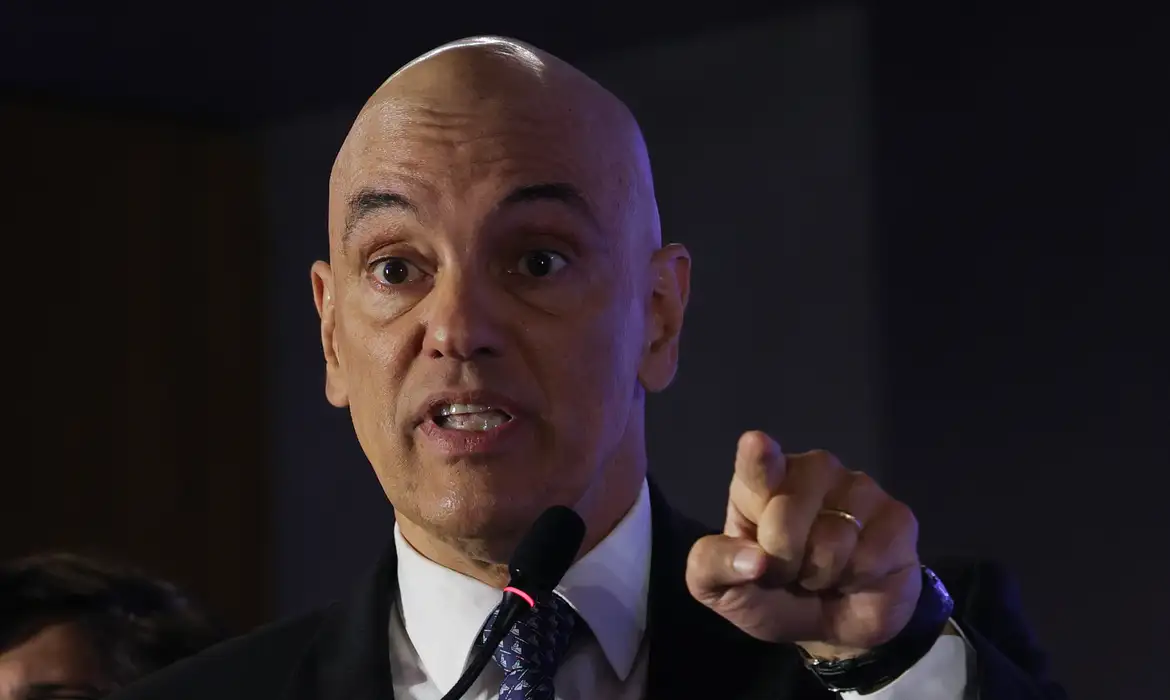 Moraes nega conversas com Vorcaro no dia em que banqueiro foi preso