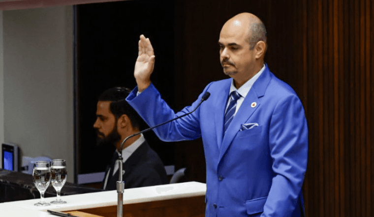 Simões usa discurso de posse para criticar “vídeos nas redes sociais”