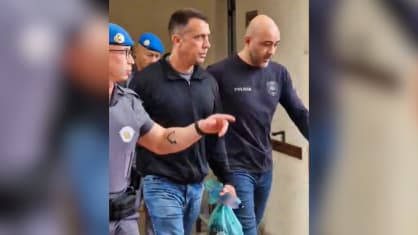 Tenente preso por suspeita de feminicídio chega sem algemas a presídio e é recebido com abraço