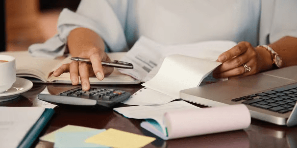 Economia com gestão financeira de contas - Foto: Freepik