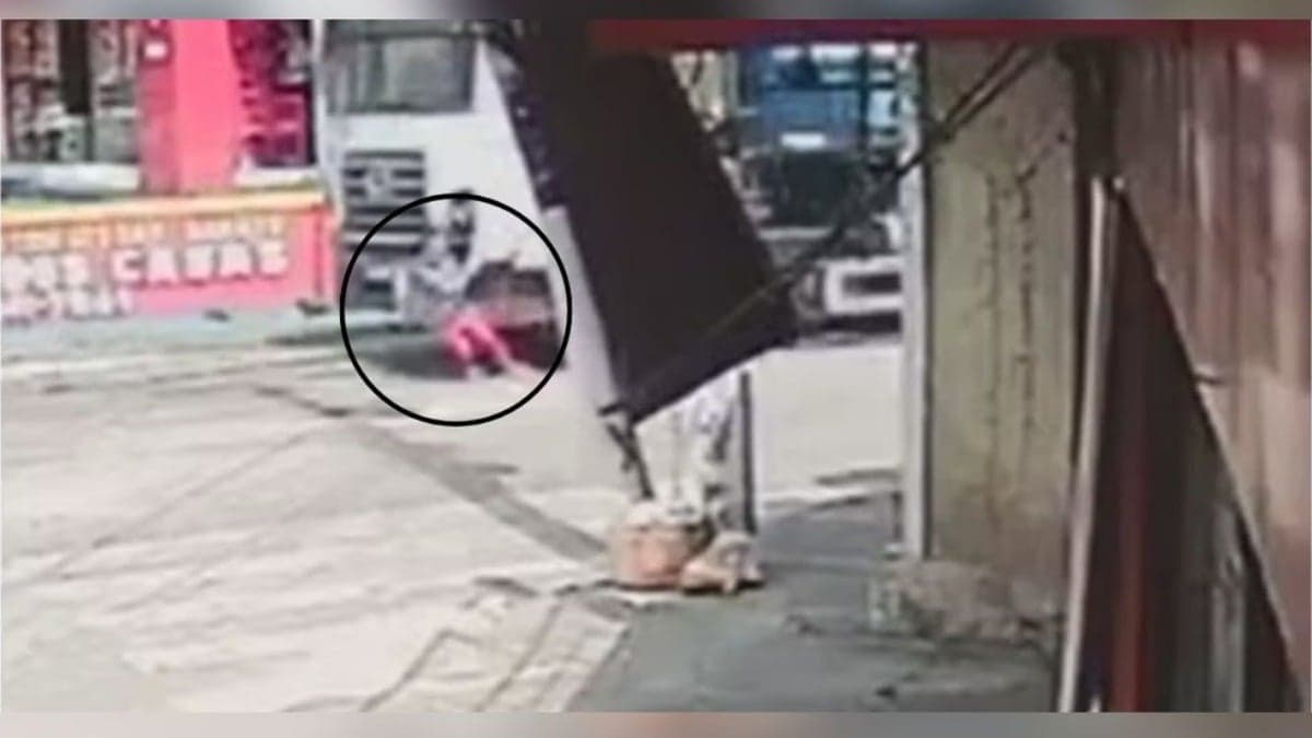 Idosa morre após ser atropelada por caminhão da Sabesp na Grande SP • Foto: Reprodução | Redes Sociais