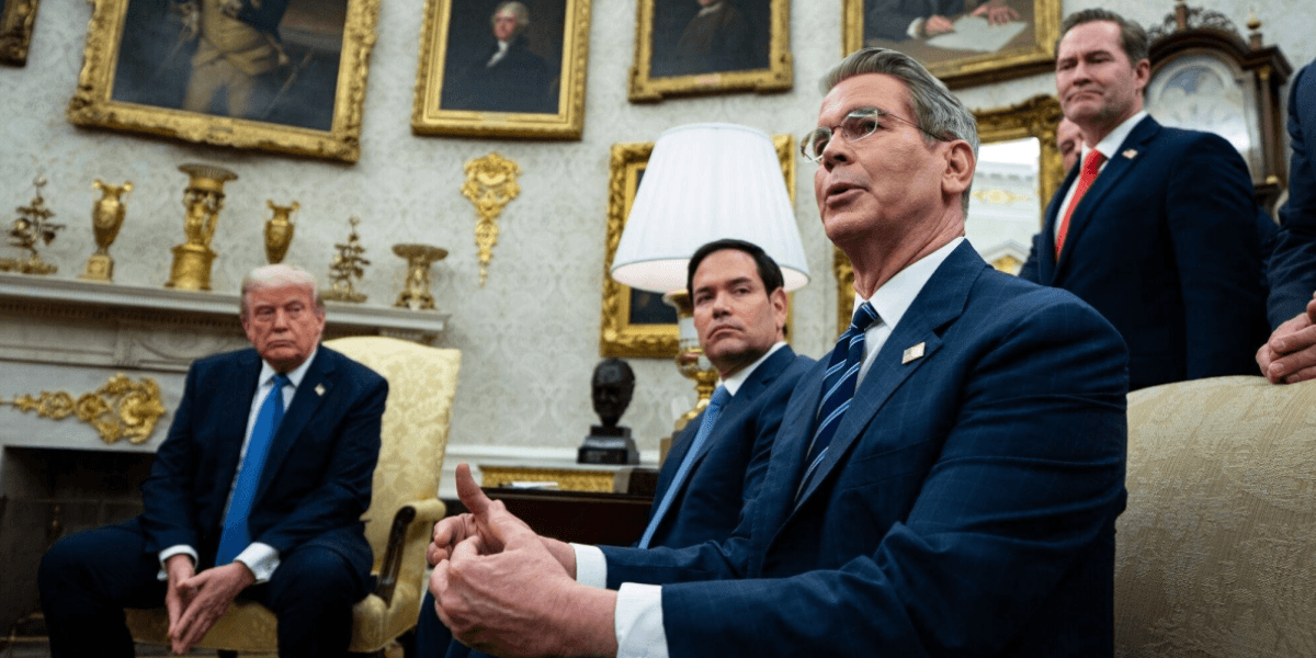 Reunião entre Trump e o Departamento do Tesouro dos Estados Unidos - Foto: Shutterstock