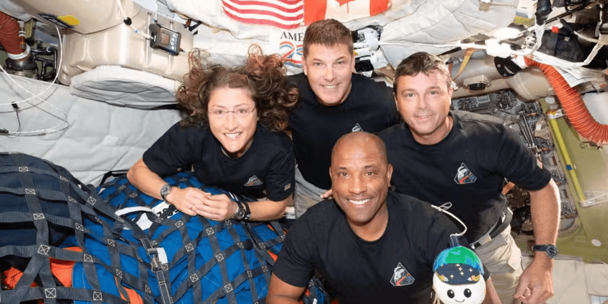 Astronautas durante a missão Artemis II — Foto: Divulgação/NASA