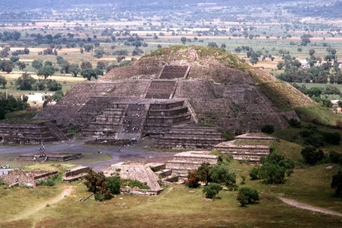 Pirâmide da Lua localizada no sítio arqueológico de Teotihuacan, no México - Foto: Bill Nation/Sygma via Getty Images