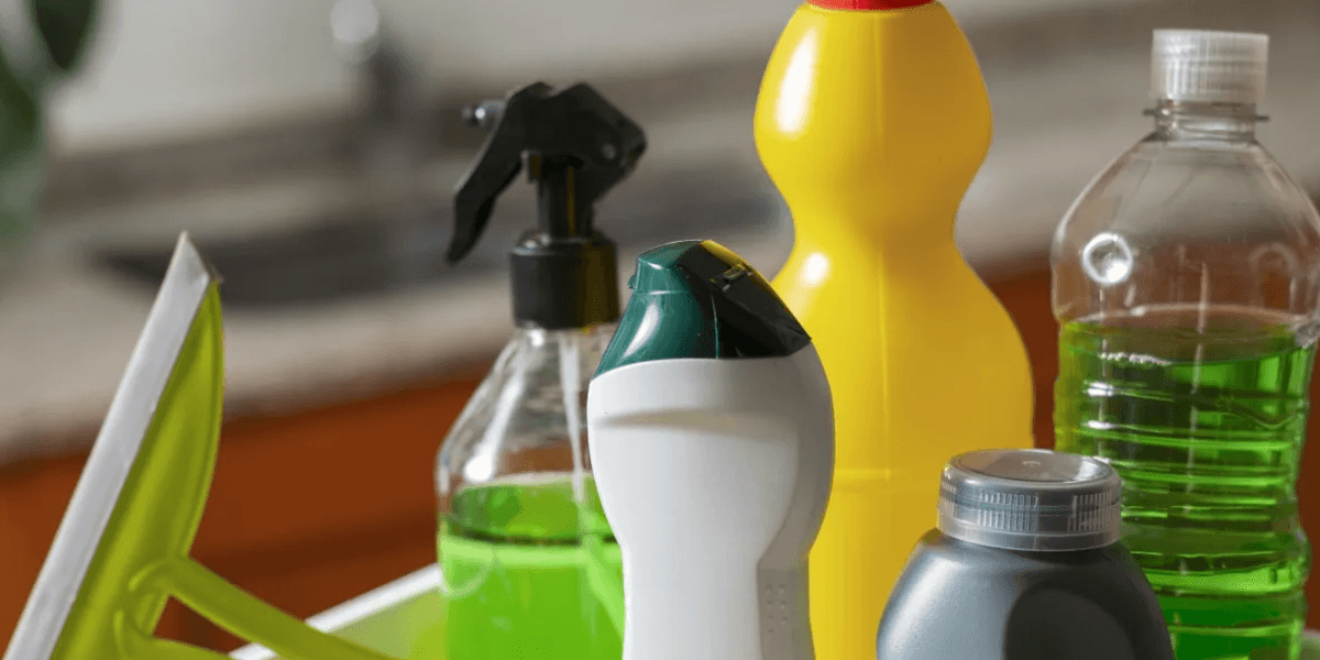 Produtos de limpeza para faxina - Foto: Freepik