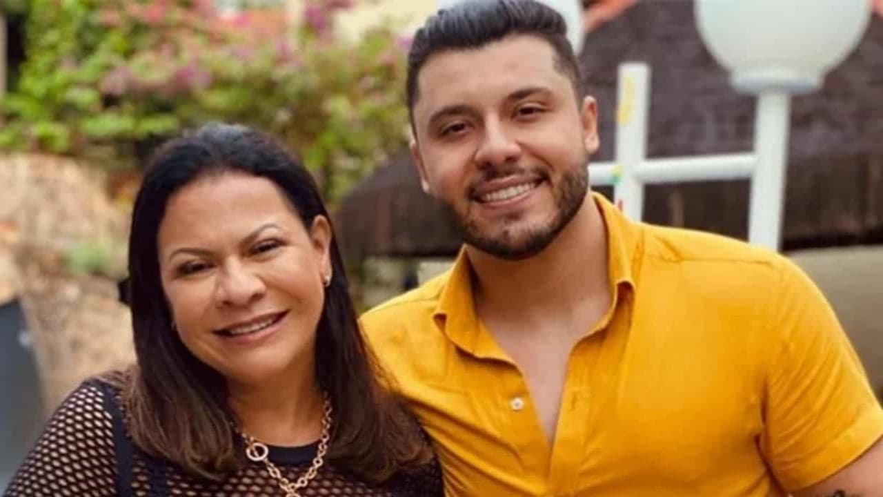 Dona Ruth Moreira e seu ex-genro, o cantor Murilo Huff - Reprodução