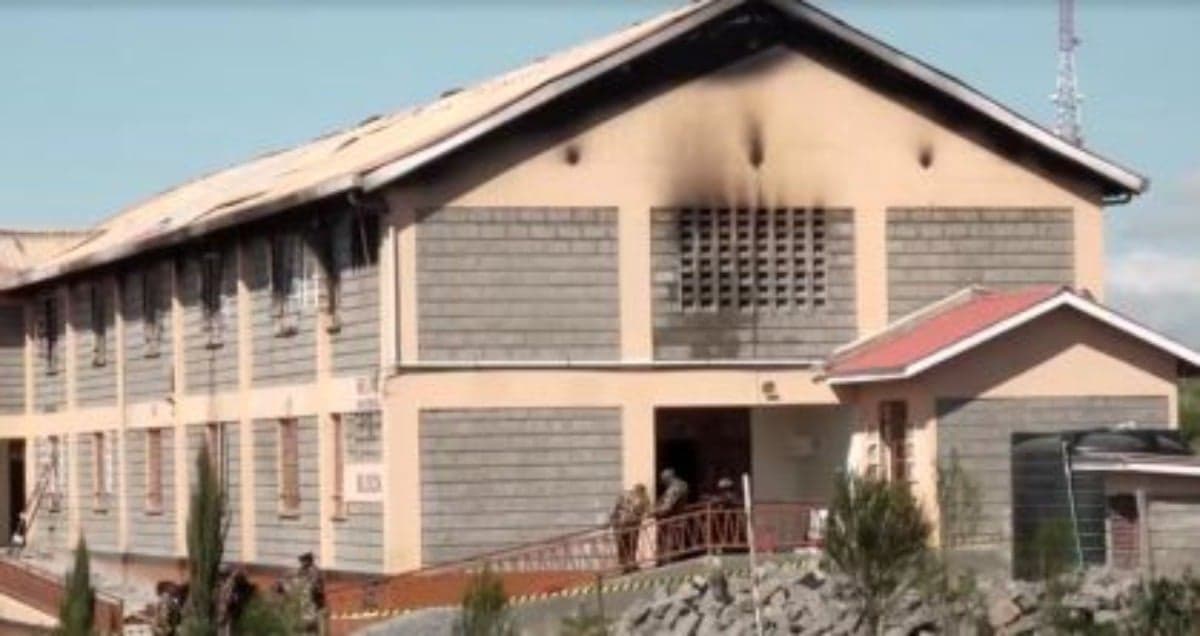 Incêndio em escola feminina no Quênia