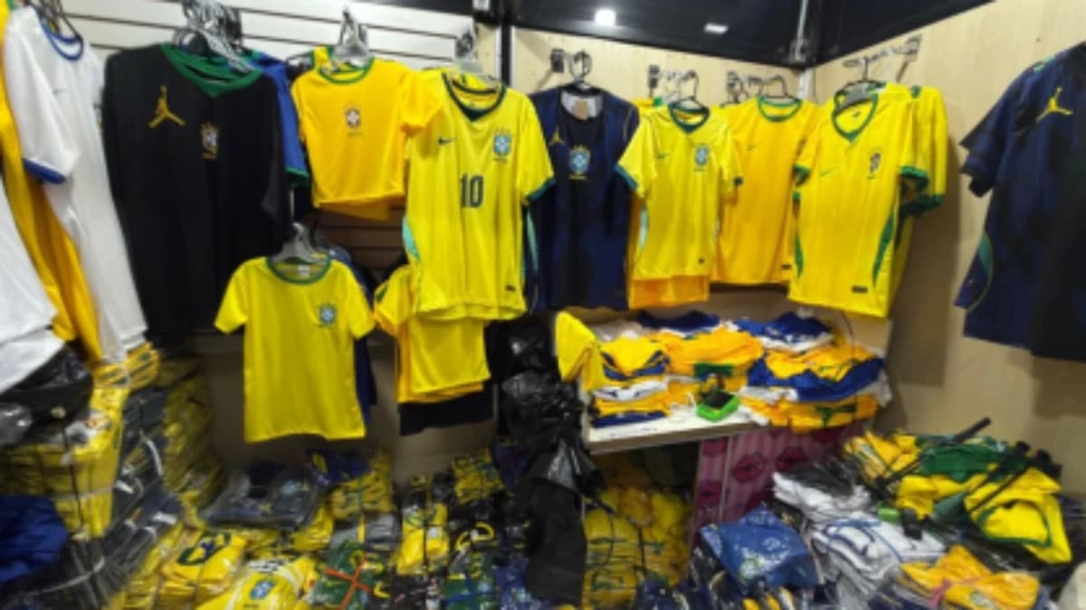 Itens falsificados foram apreendidos pelo Deic • Reprodução