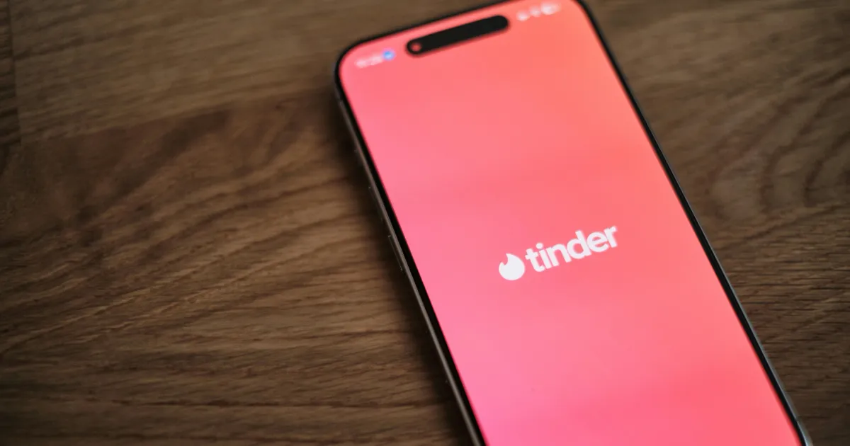 Interface do aplicativo do Tinder • Unsplash
