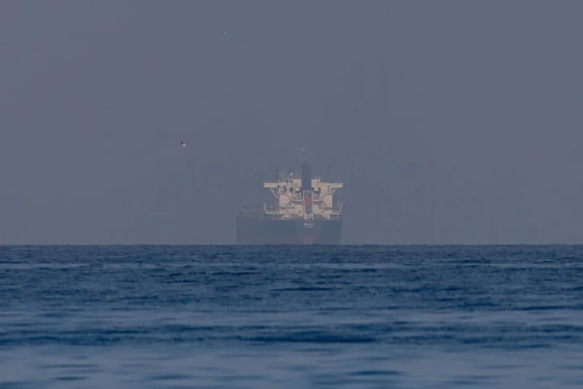 Navio mercante no Estreito de Ormuz