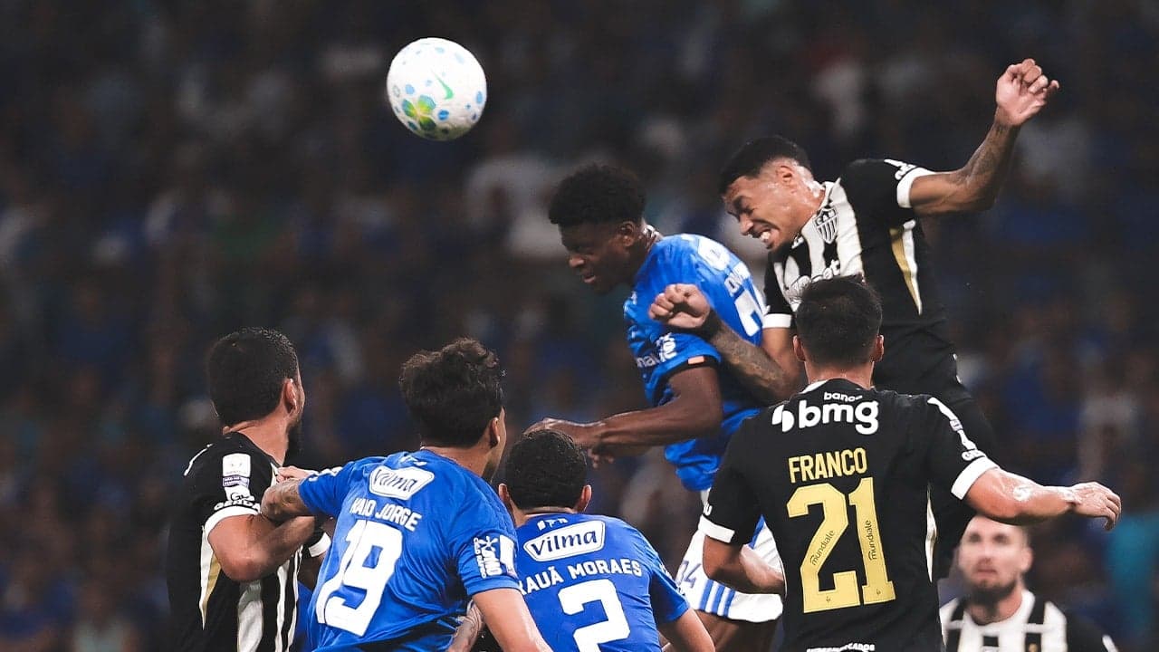 Lance de um clássico entre Cruzeiro e Atlético - Foto: Gustavo Martins