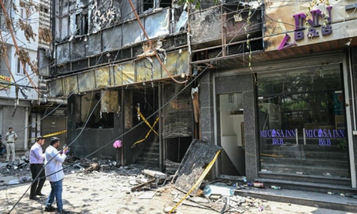 Incêndio em hotel da capital indiana - Foto: ARUN SANKAR