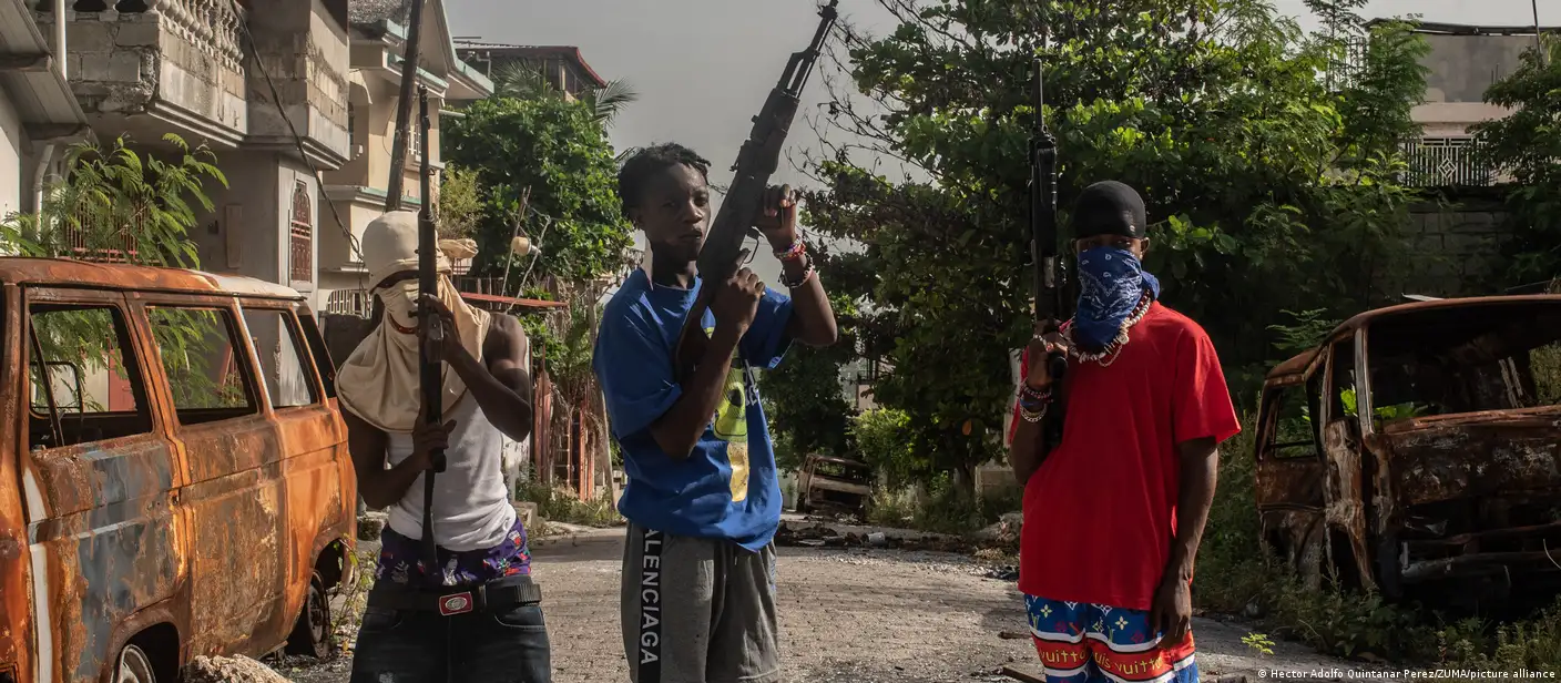 Haiti foi tomado pela violência de gangues; hoje, segundo a ONU, um entre cada dois de seus membros são crianças - Foto: Hector Adolfo Quintanar Perez/ZUMA/picture alliance